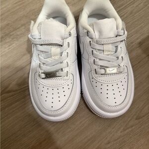Nike White Sneakers Classic Low-Top Design